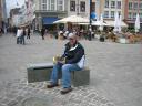 Peter auf dem Marktplatz in Rostock